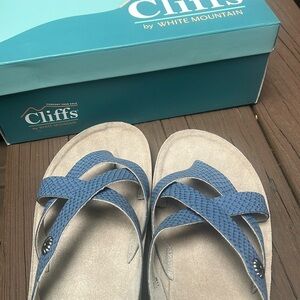 Cliffs ladies size 11 sandal Navy
